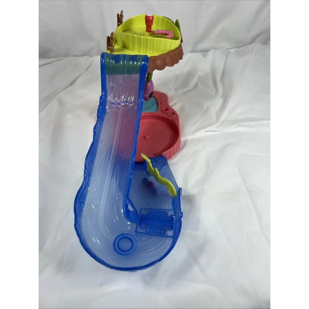2011 Littlest Pet Shop Walkables Slide and Dive Lagoon Penguin #2460‎